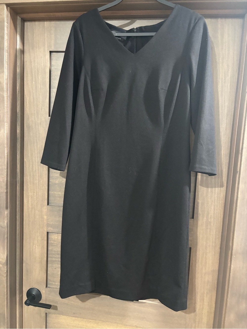 Jones New York Black V-Neck 3/4 Sleeve Sheath Dress